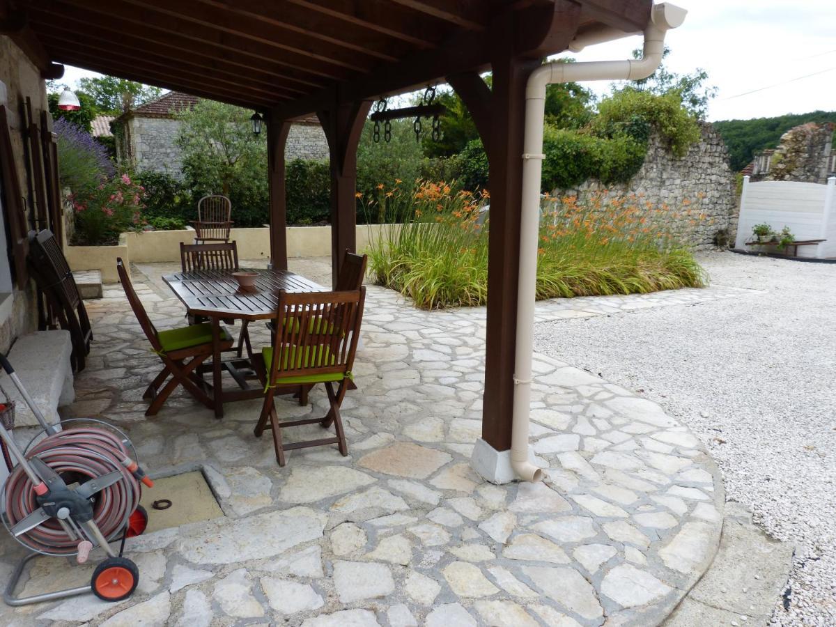D'Est En Ouest Vila Montcuq Exterior foto