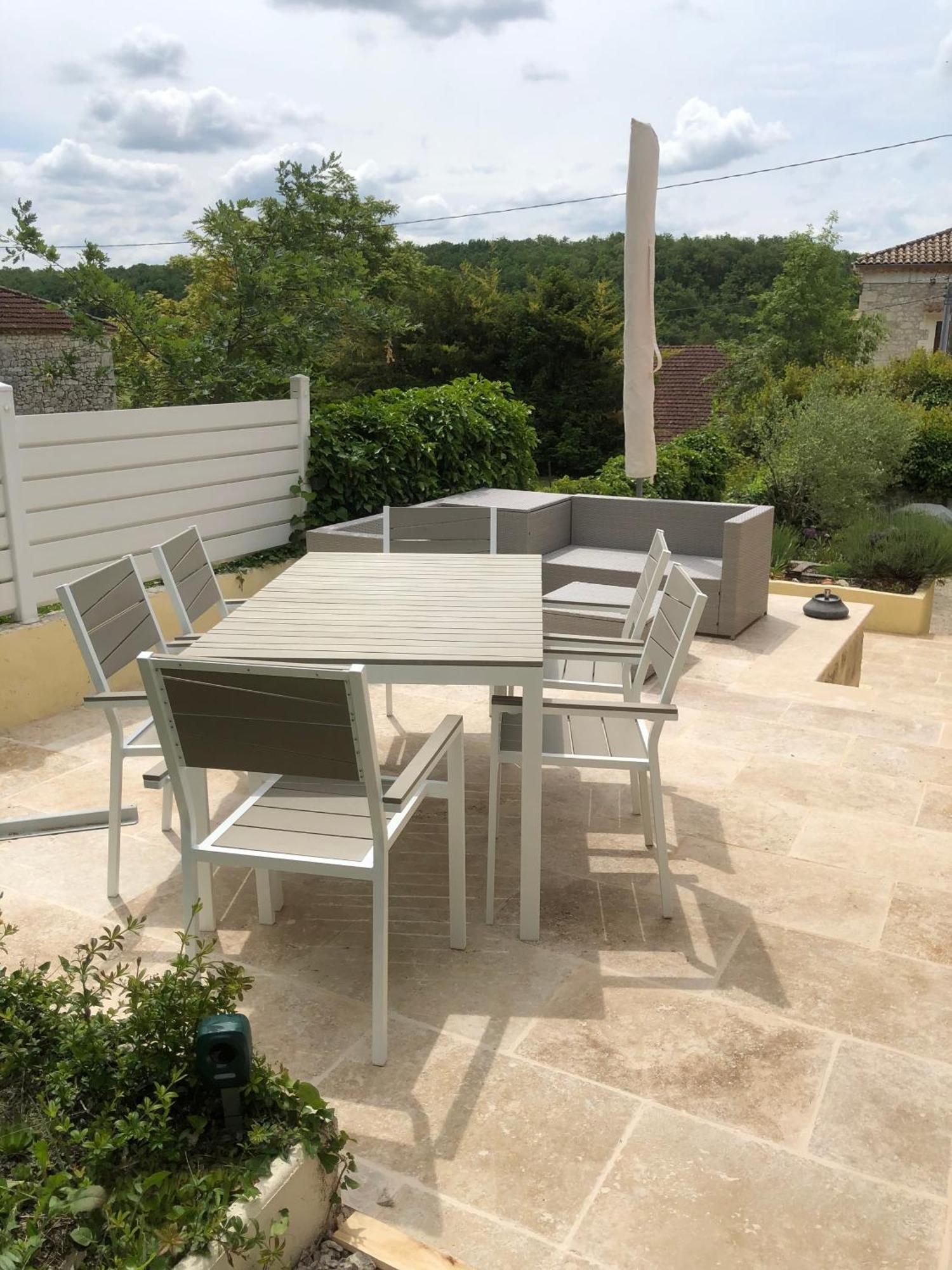 D'Est En Ouest Vila Montcuq Exterior foto