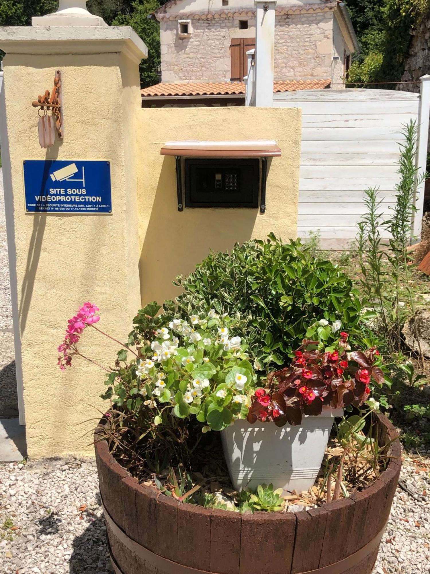 D'Est En Ouest Vila Montcuq Exterior foto