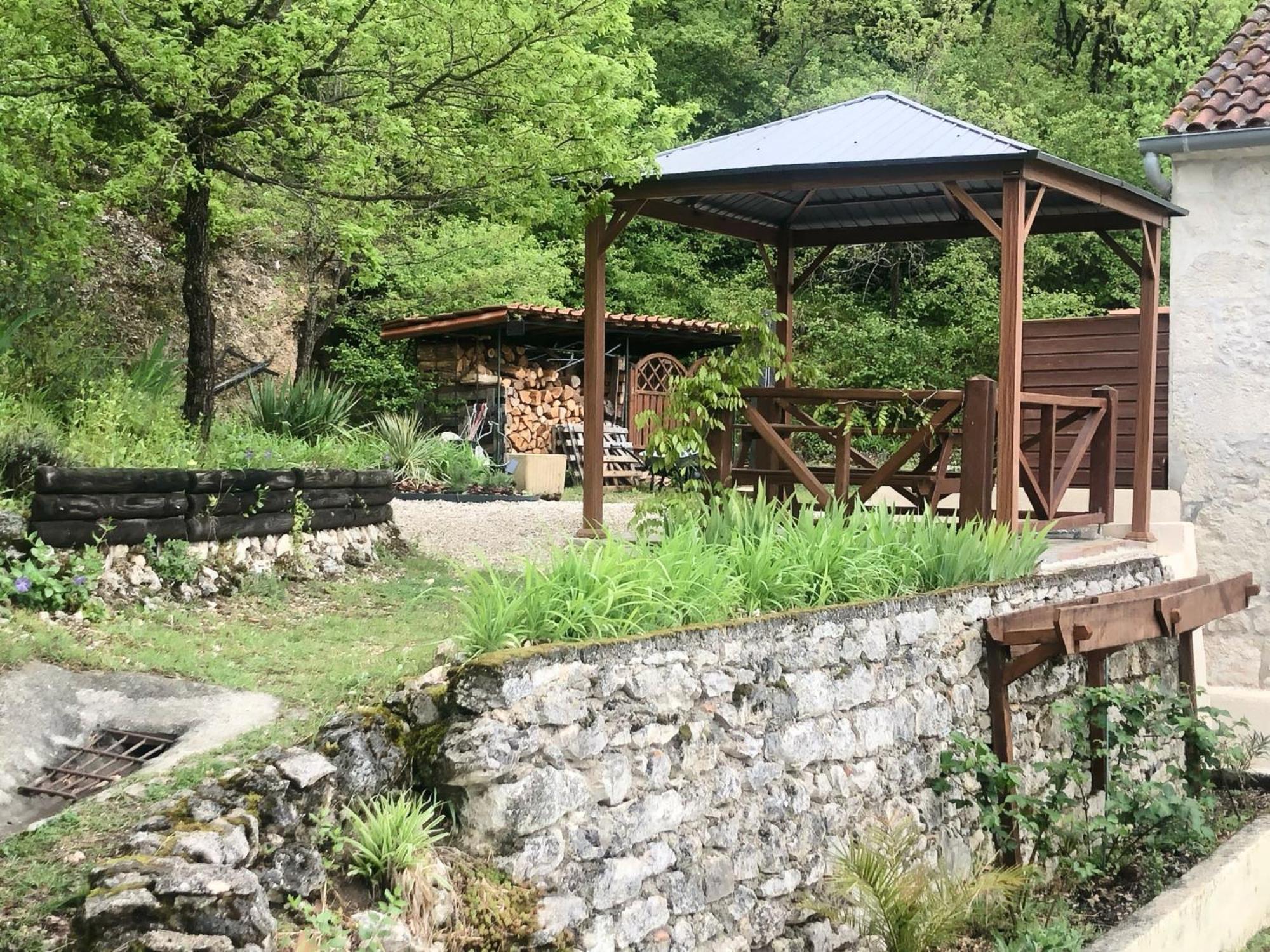 D'Est En Ouest Vila Montcuq Exterior foto